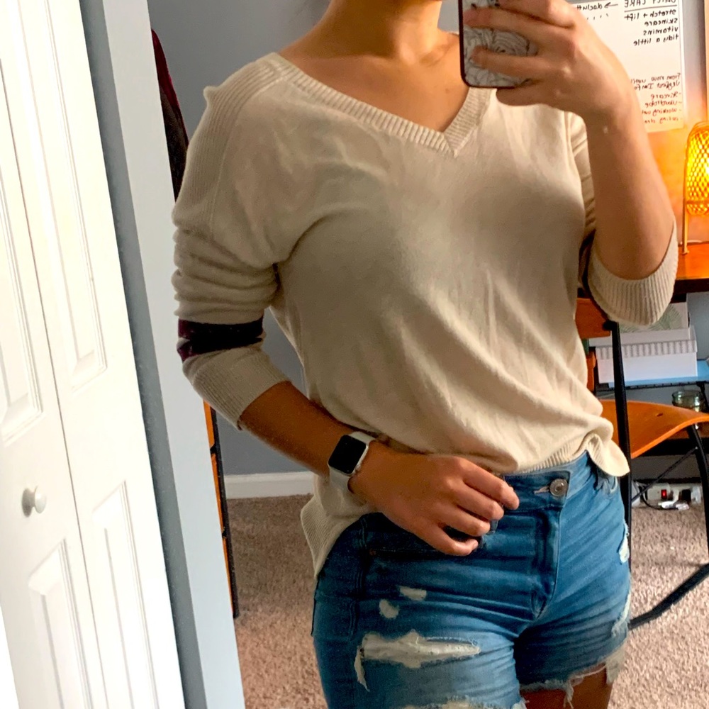 Lightweight but Cozy Long Sleeve V-Neck Top